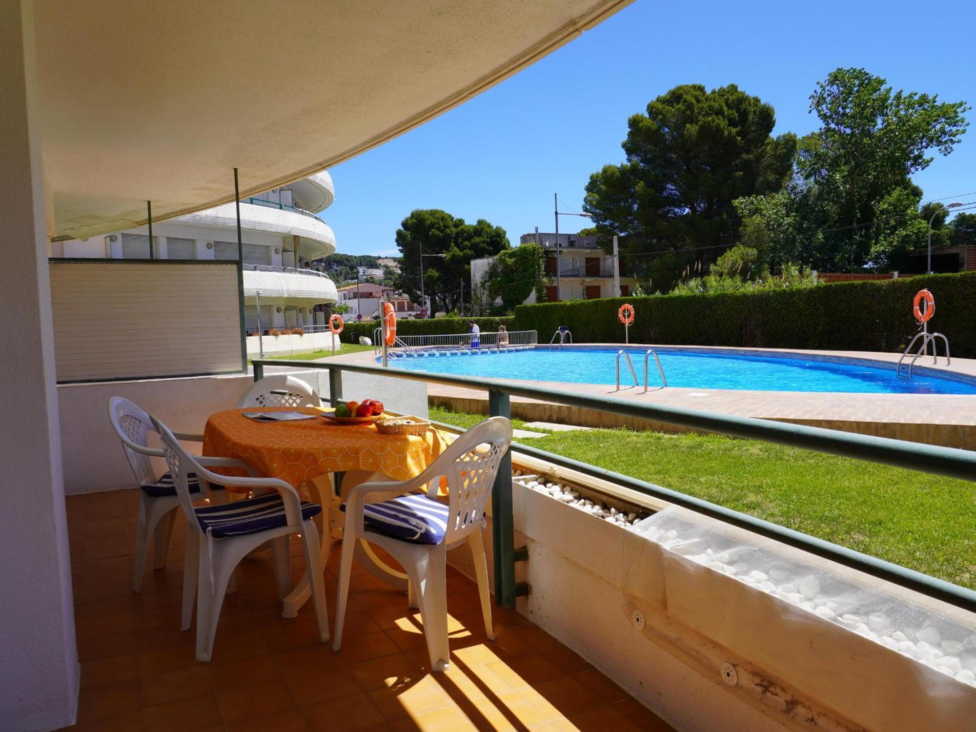 Apartamento En Planta Baja Con Terraza Y Piscina Cerca De La Playa De L'estartit - Es-323-86 *